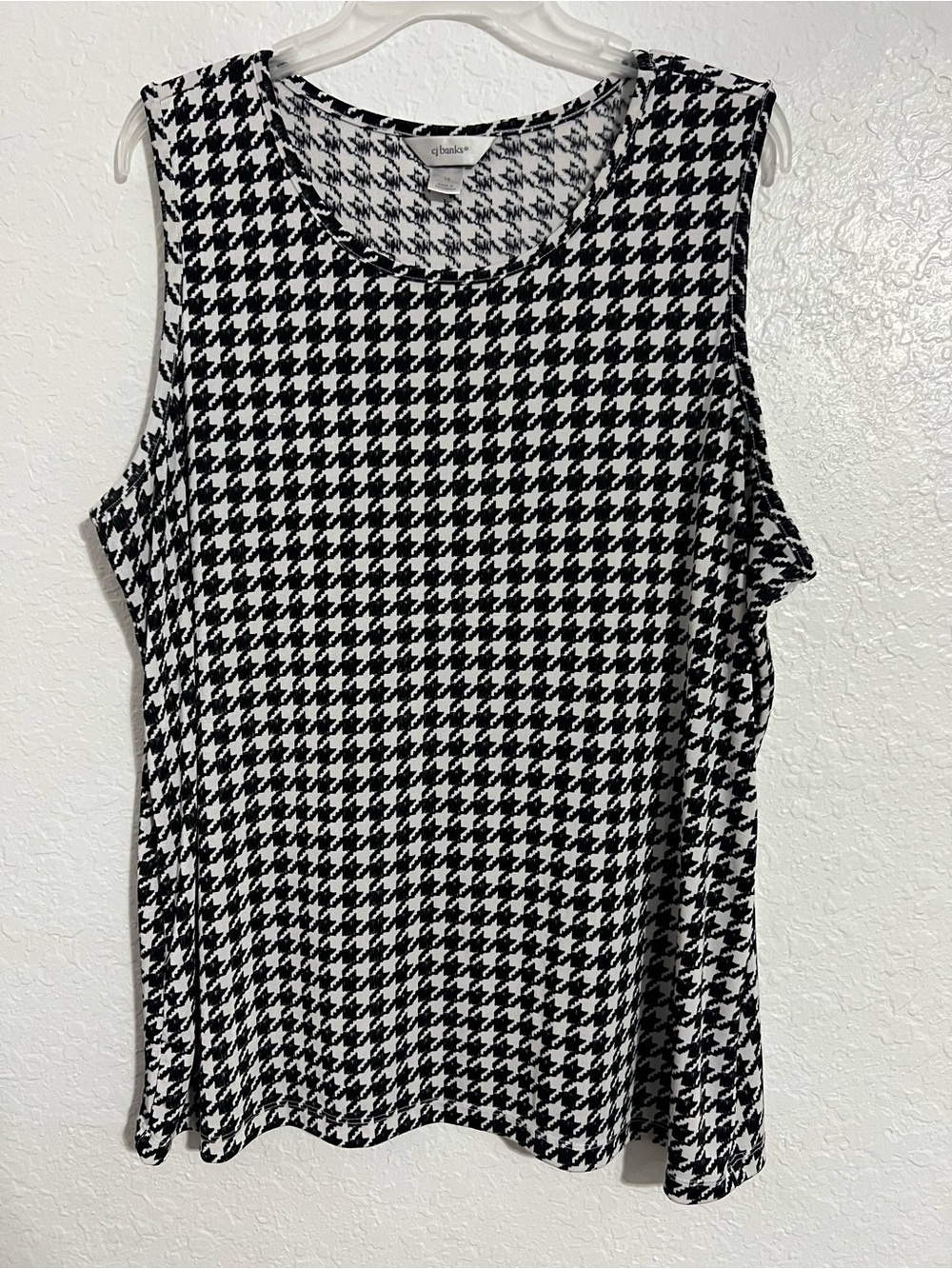 Black and White Houndstooth Sleeveless Top